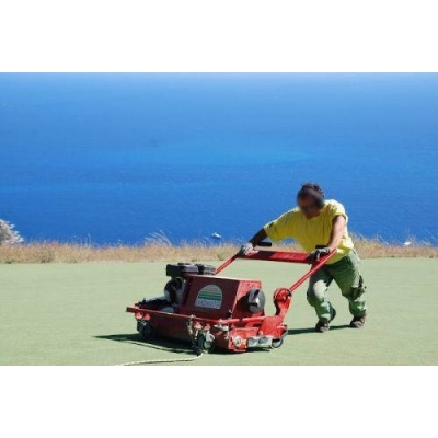 Specjalistyczna maszyna do czyszczenia i pielęgnacji sztucznej trawy TurfSoft